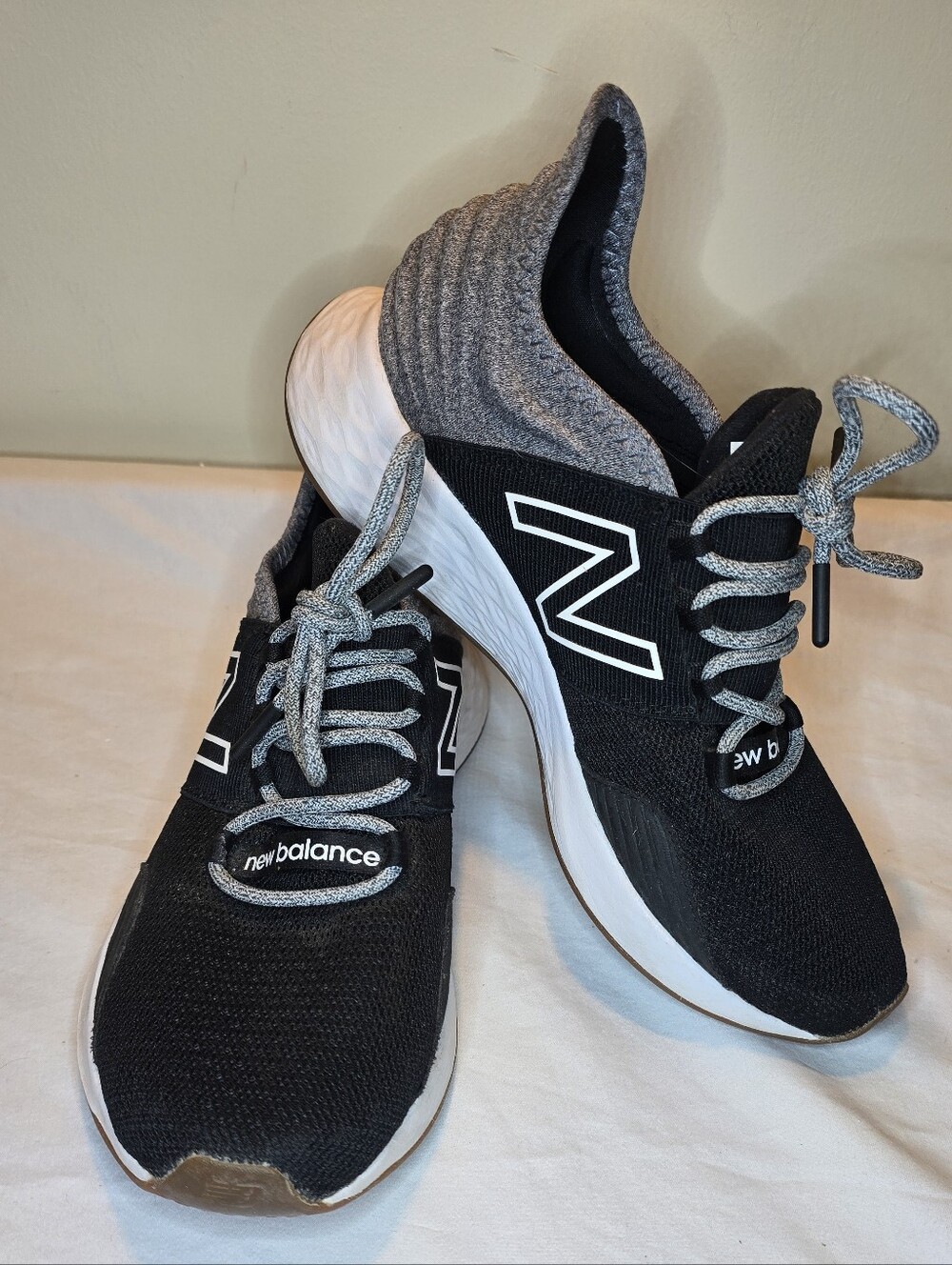 New Balance Fresh Foam Roav V1 Women’s 8.5 Black Gray Running Sneakers